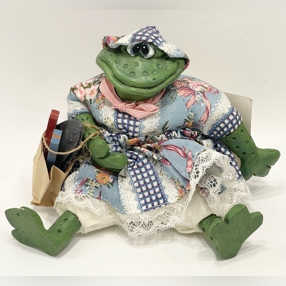 Country Folks Fergie Frog Shelf Sitter 5” Doll Figurine Shopaholic Toad Vintage - Picture 1 of 5